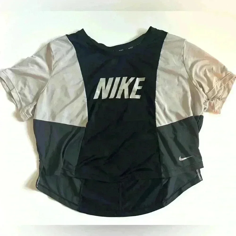 Retro Nike Dri-FIT One Color-Block Short-Sleeve Training Crop Top - medium run